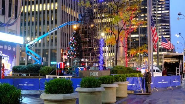 Skylift untuk lampu Natal